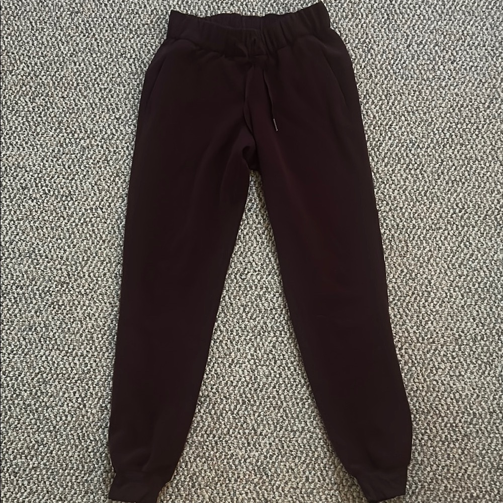 Women’s Lululemon Joggers in Maroon